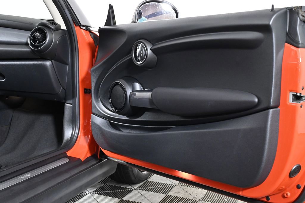 Used 2019 MINI Cooper 2-Door Hardtop w/ Signature Upholstery Package image 25