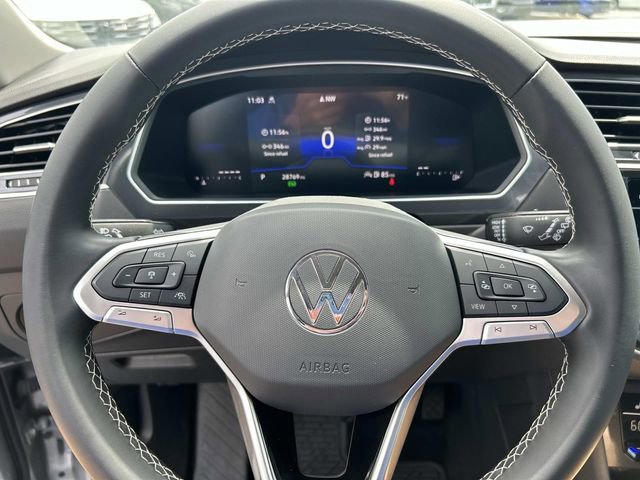 Used 2024 Volkswagen Tiguan SE AWD/4WD image 30