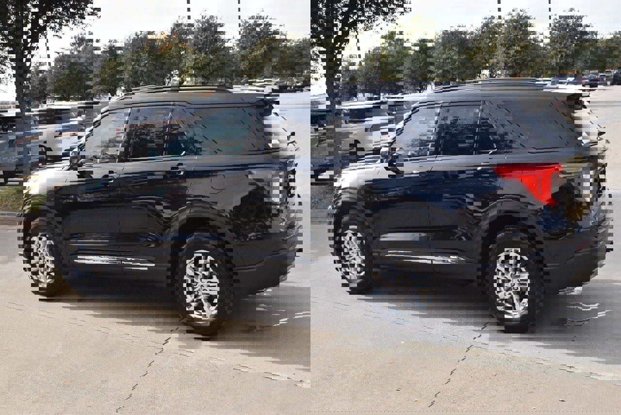 Certified 2023 Ford Explorer XLT w/ Equipment Group 202A image 11
