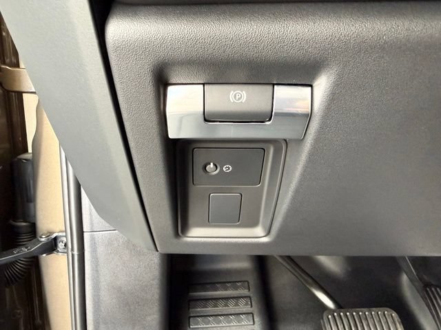 Used 2025 Land Rover Defender 110 S AWD/4WD image 34