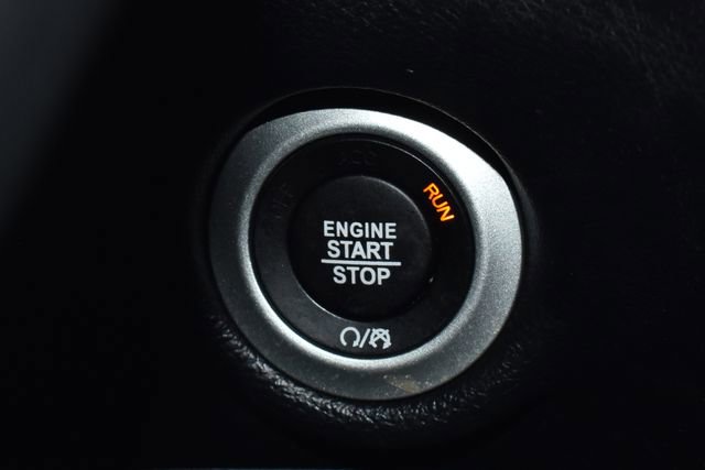 Certified 2025 Chrysler Pacifica Select image 23