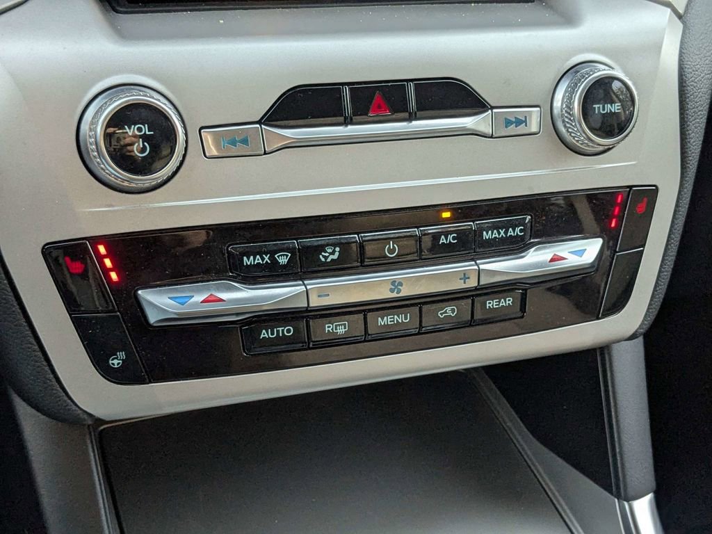 Used 2024 Ford Explorer XLT w/ Equipment Group 202A image 24