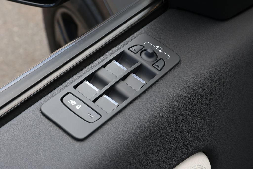 New 2026 Land Rover Discovery Sport Landmark AWD/4WD image 17