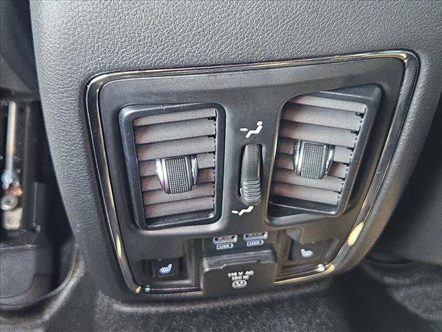 Used 2020 Jeep Grand Cherokee Overland AWD/4WD image 15