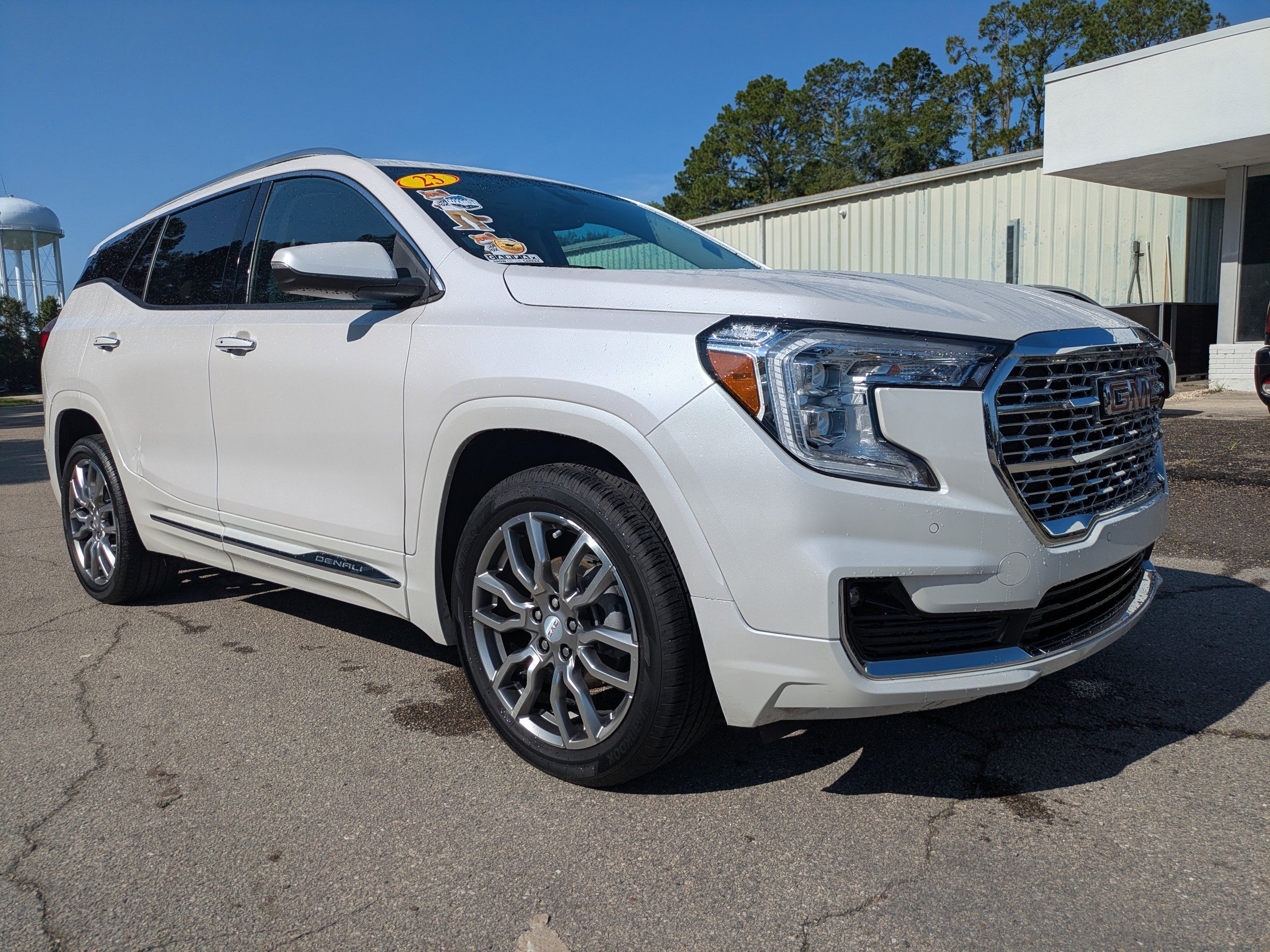 Used 2023 GMC Terrain Denali image 2
