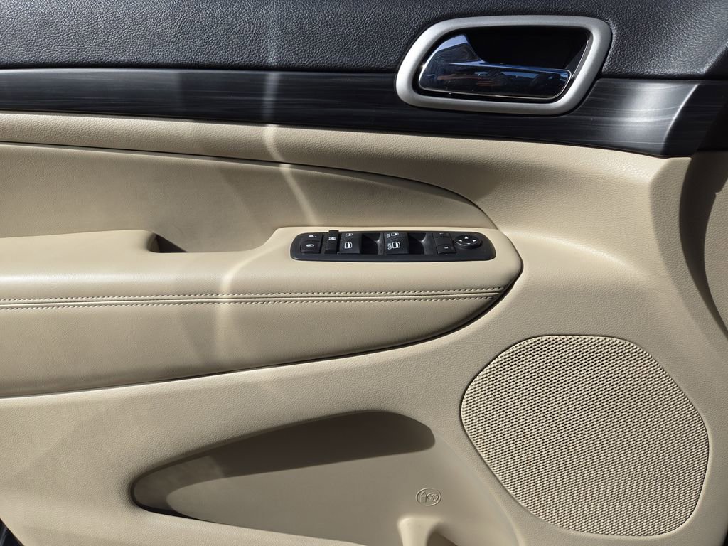 Used 2020 Jeep Grand Cherokee Laredo image 18