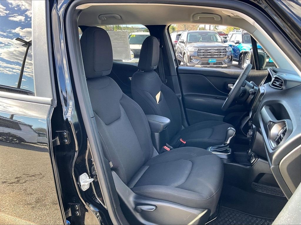 Used 2023 Jeep Renegade Latitude AWD/4WD image 10