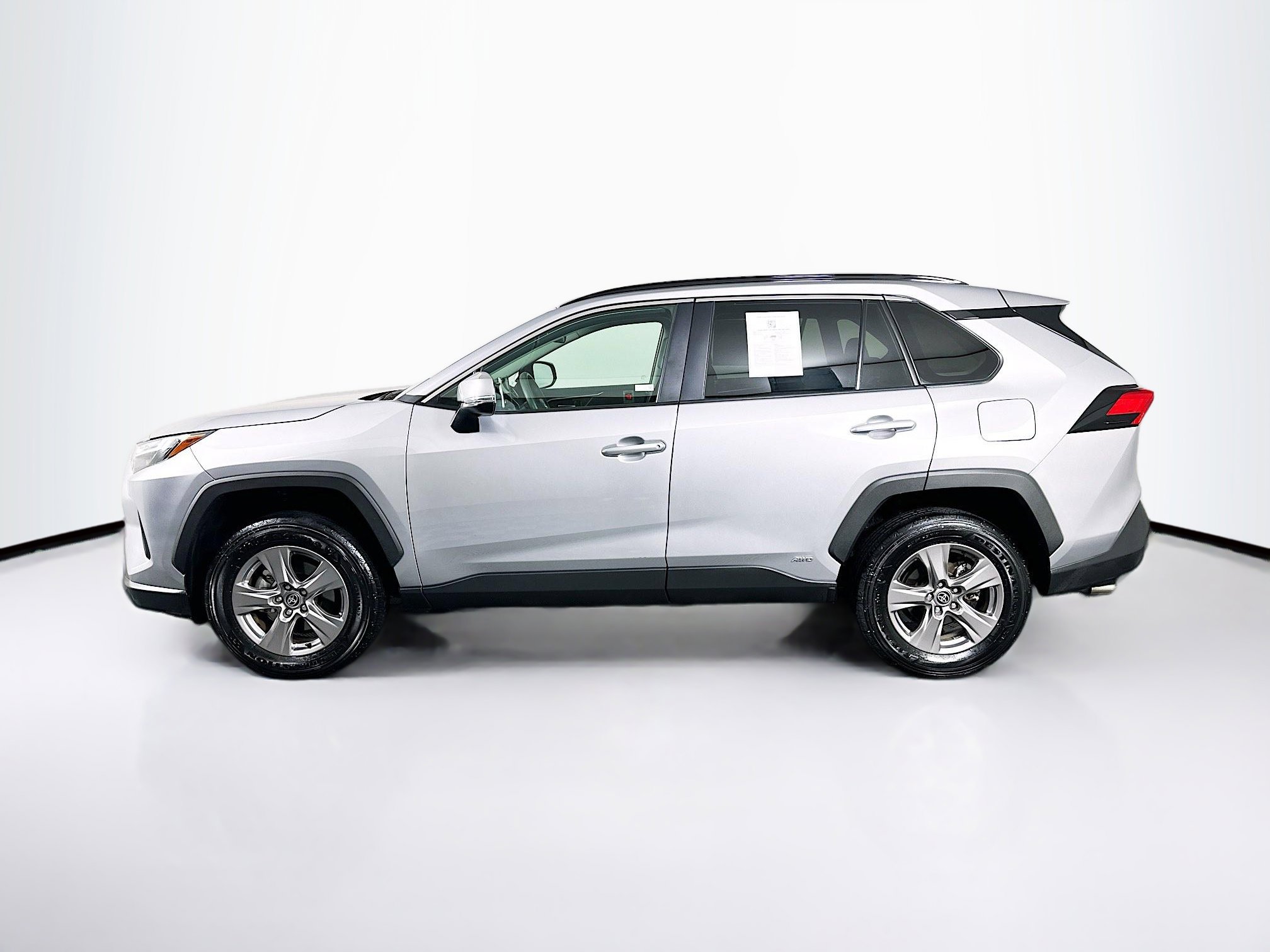 Used 2025 Toyota RAV4 XLE image 4