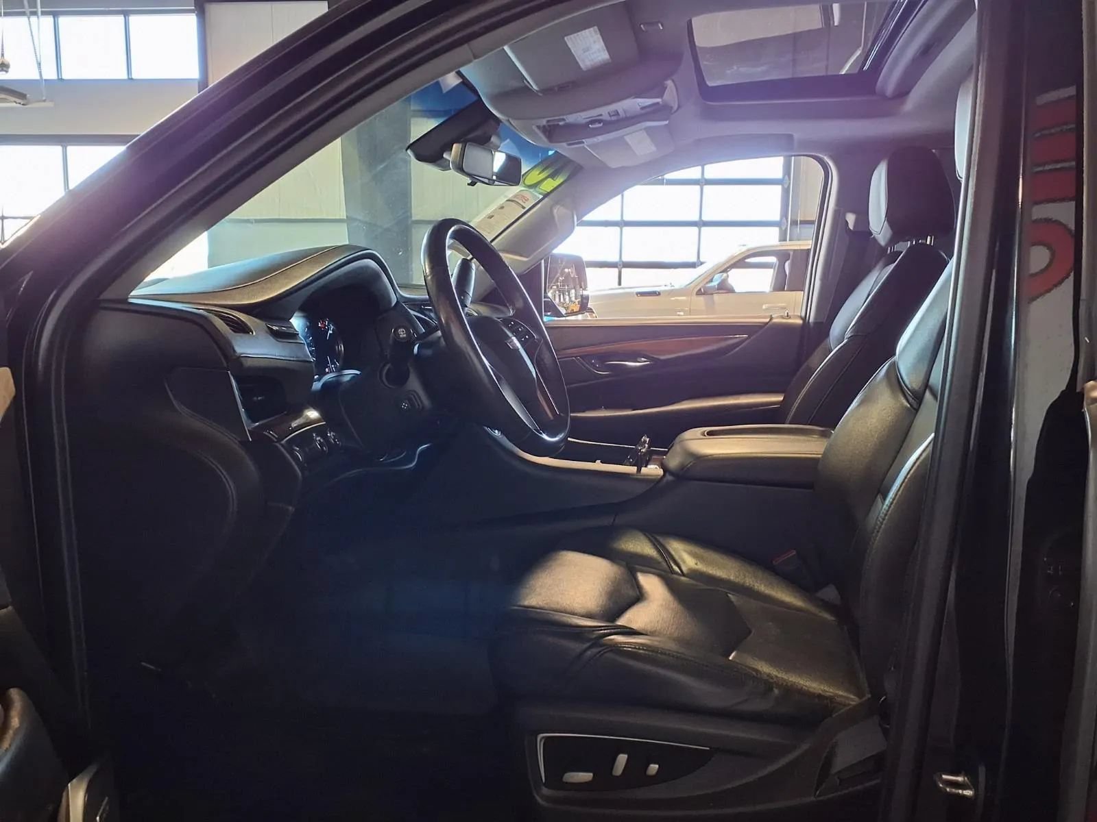 Used 2020 Cadillac Escalade Luxury AWD/4WD image 21
