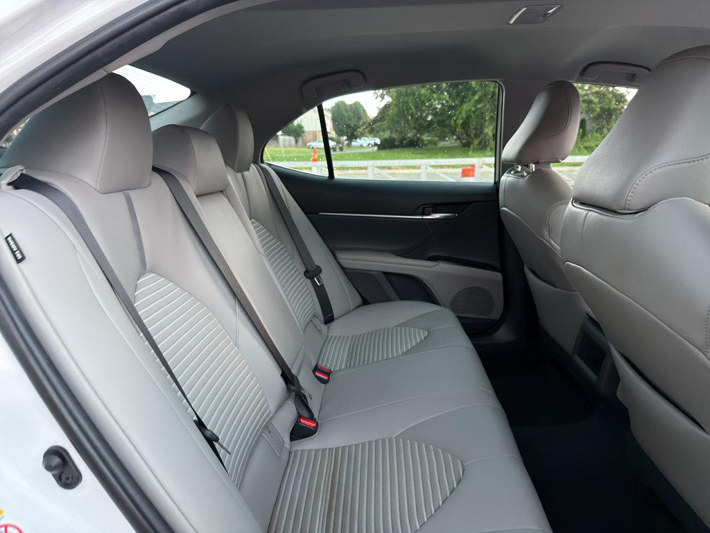 Used 2018 Toyota Camry SE FWD image 16