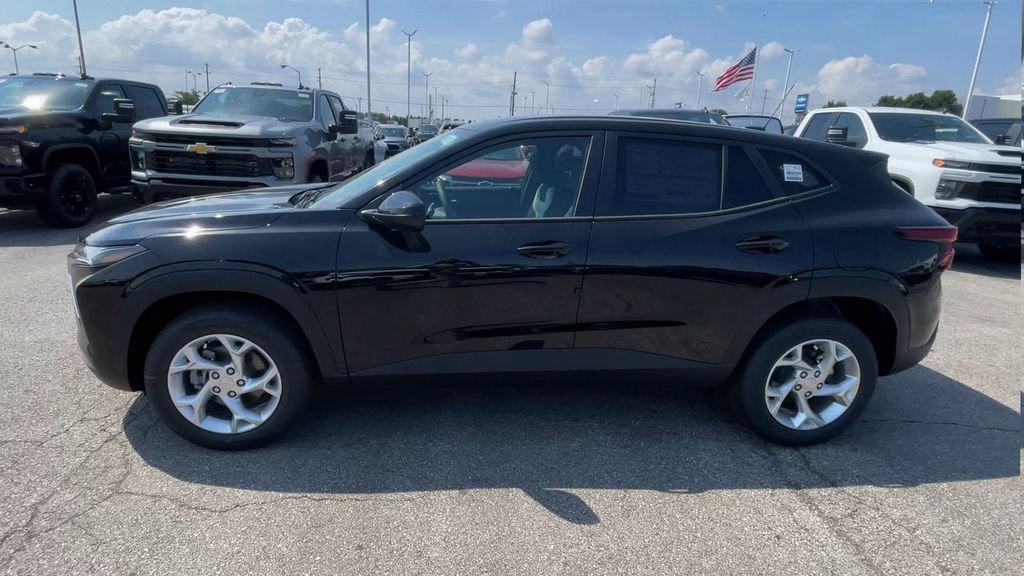 New 2026 Chevrolet Trax LS w/ LS Convenience Package FWD image 7