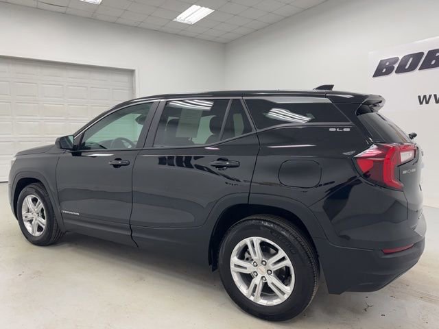 Used 2024 GMC Terrain SLE image 7