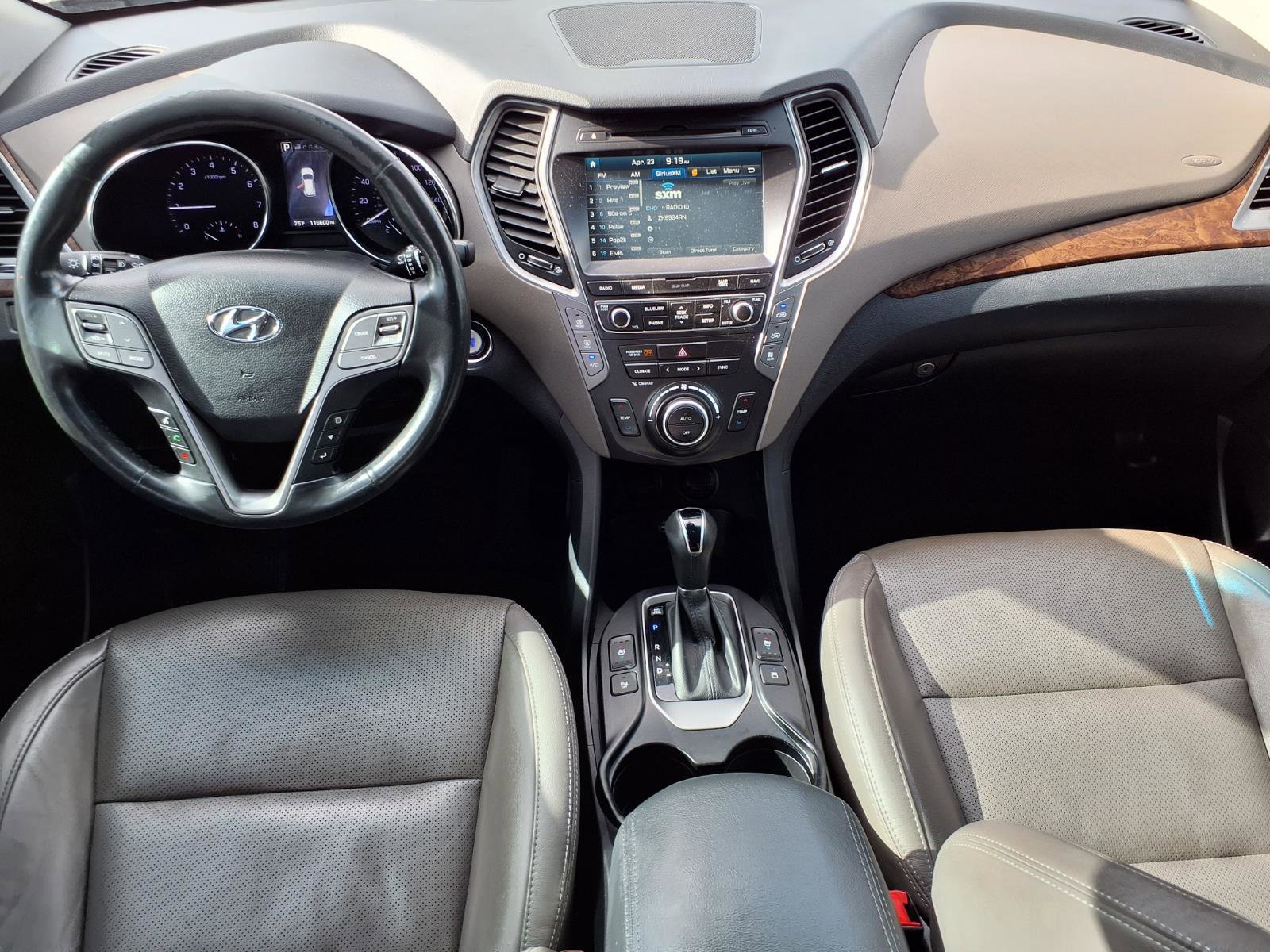 Used 2017 Hyundai Santa Fe SE FWD image 4