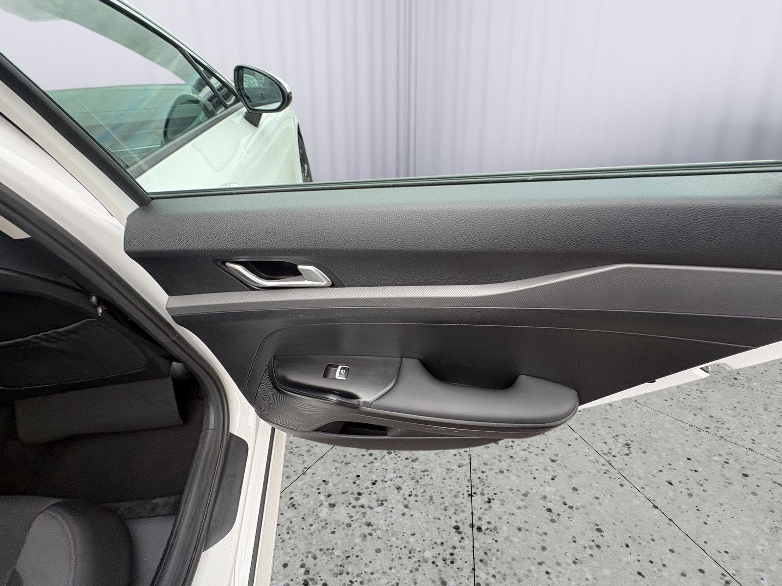 Certified 2025 Kia K5 LXS FWD image 17