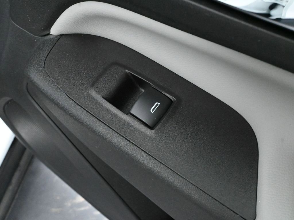 Used 2021 Chevrolet Equinox LS w/ LS Convenience Package image 44