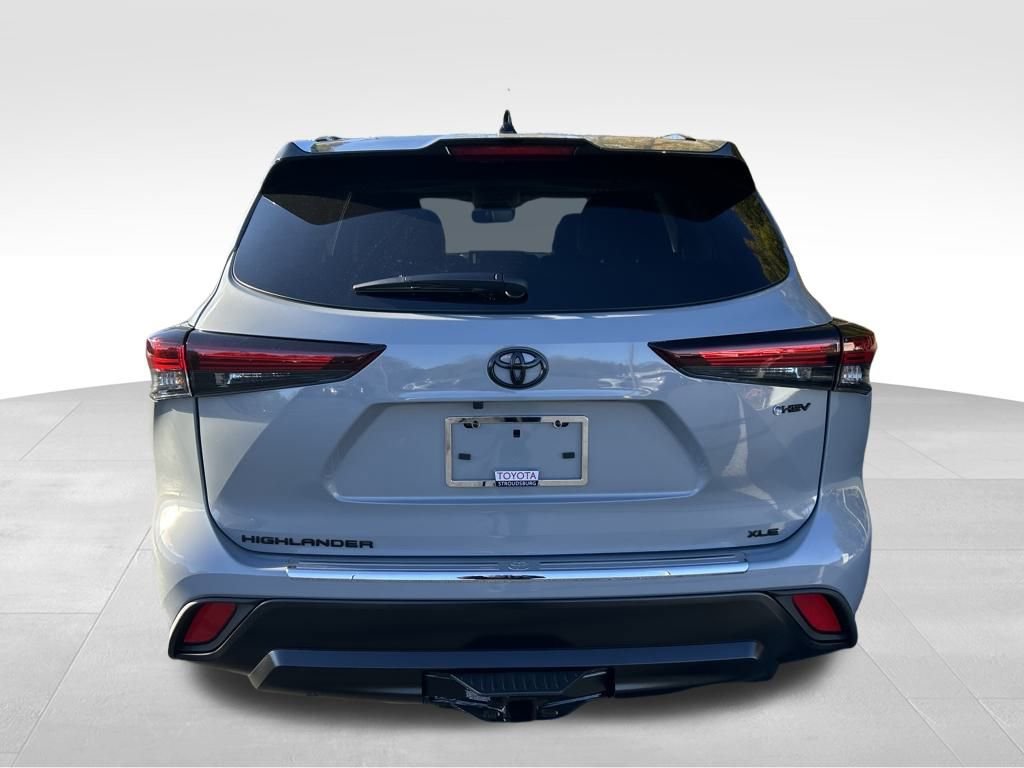 New 2025 Toyota Highlander XLE image 4
