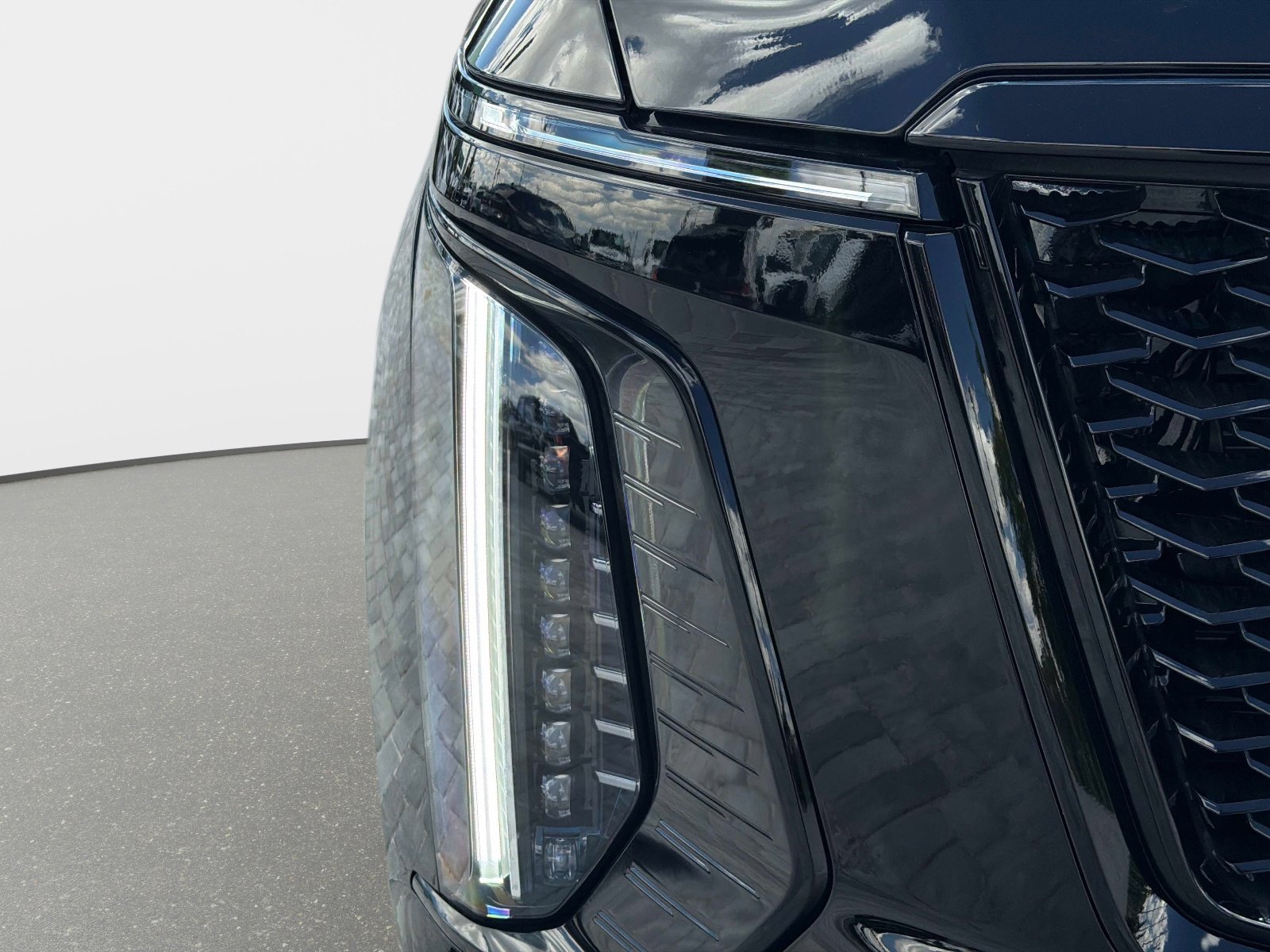 Used 2026 Cadillac Escalade ESV Platinum Sport w/ LPO, ONYX Package image 10