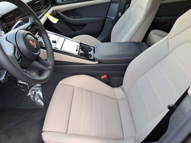 New 2026 Porsche Panamera 4 image 24