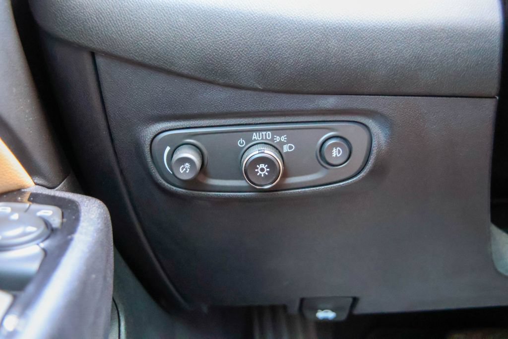 Used 2024 Chevrolet Equinox Premier FWD image 17