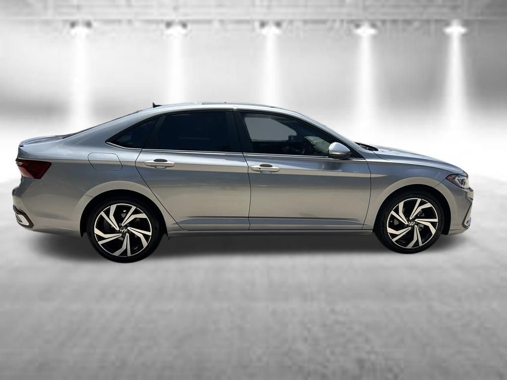 Used 2025 Volkswagen Jetta SEL FWD image 6