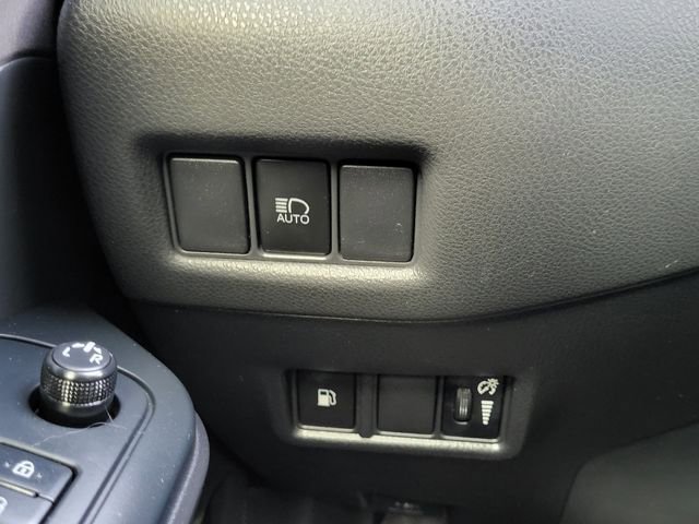 Used 2020 Toyota C-HR LE FWD image 21