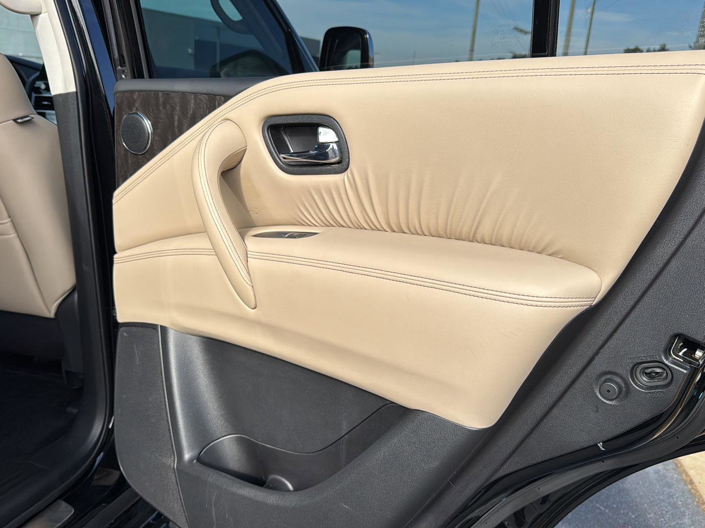 Used 2022 Nissan Armada Platinum image 13