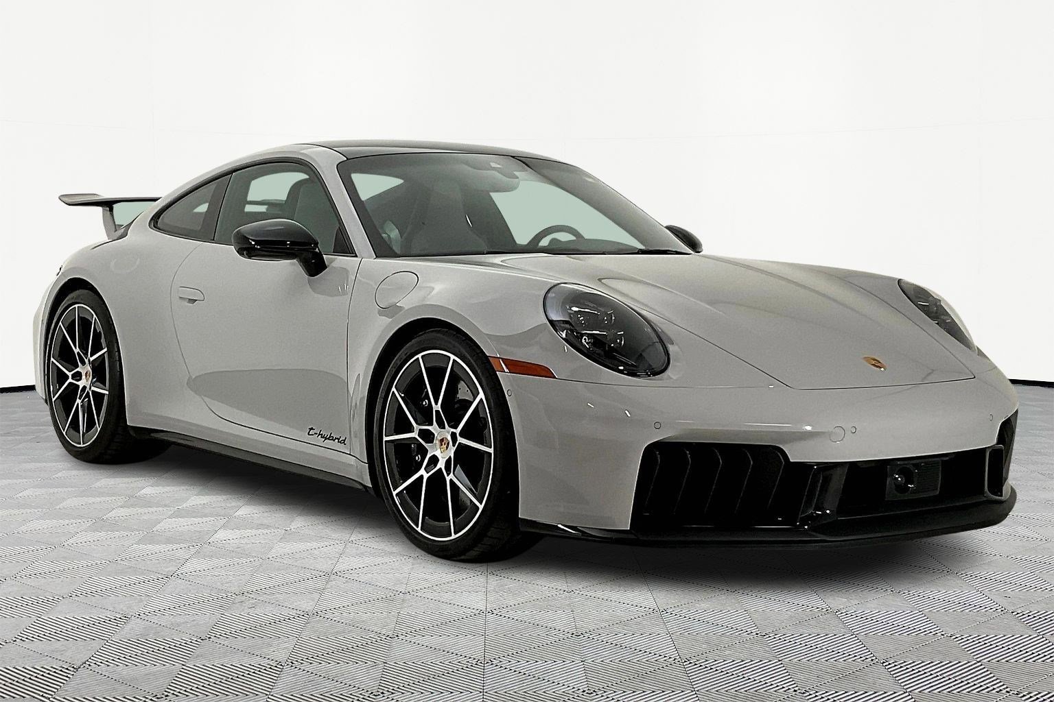 Used 2026 Porsche 911 Carrera GTS RWD image 3
