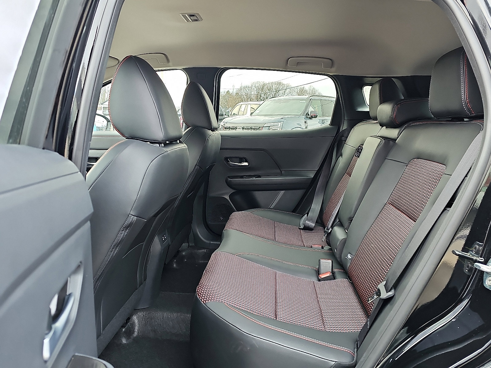 New 2026 Nissan Kicks SR w/ Cold Weather Package AWD/4WD image 6