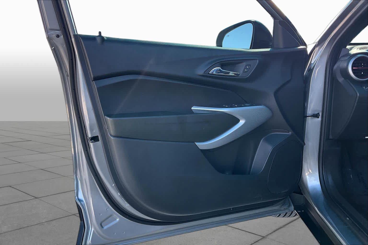 Used 2026 Chevrolet Trax RS w/ Sunroof Package FWD image 21