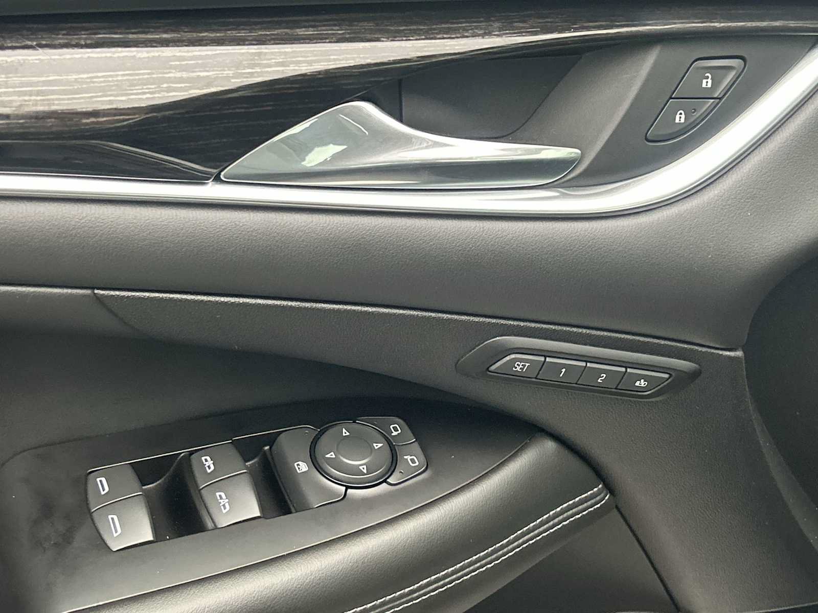 Used 2018 Buick LaCrosse Essence FWD image 22