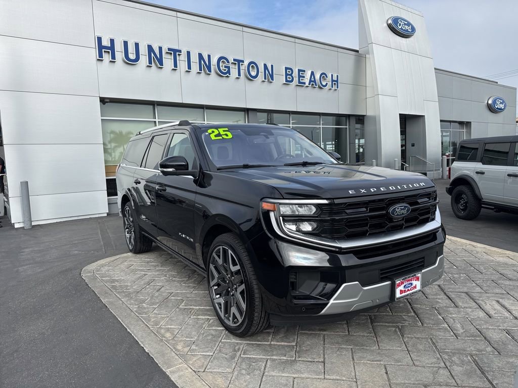 Used 2025 Ford Expedition Max Platinum w/ Platinum Ultimate Package AWD/4WD image 1