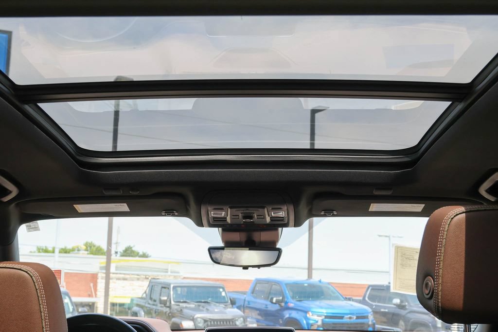 Used 2024 Chevrolet Tahoe High Country AWD/4WD image 11