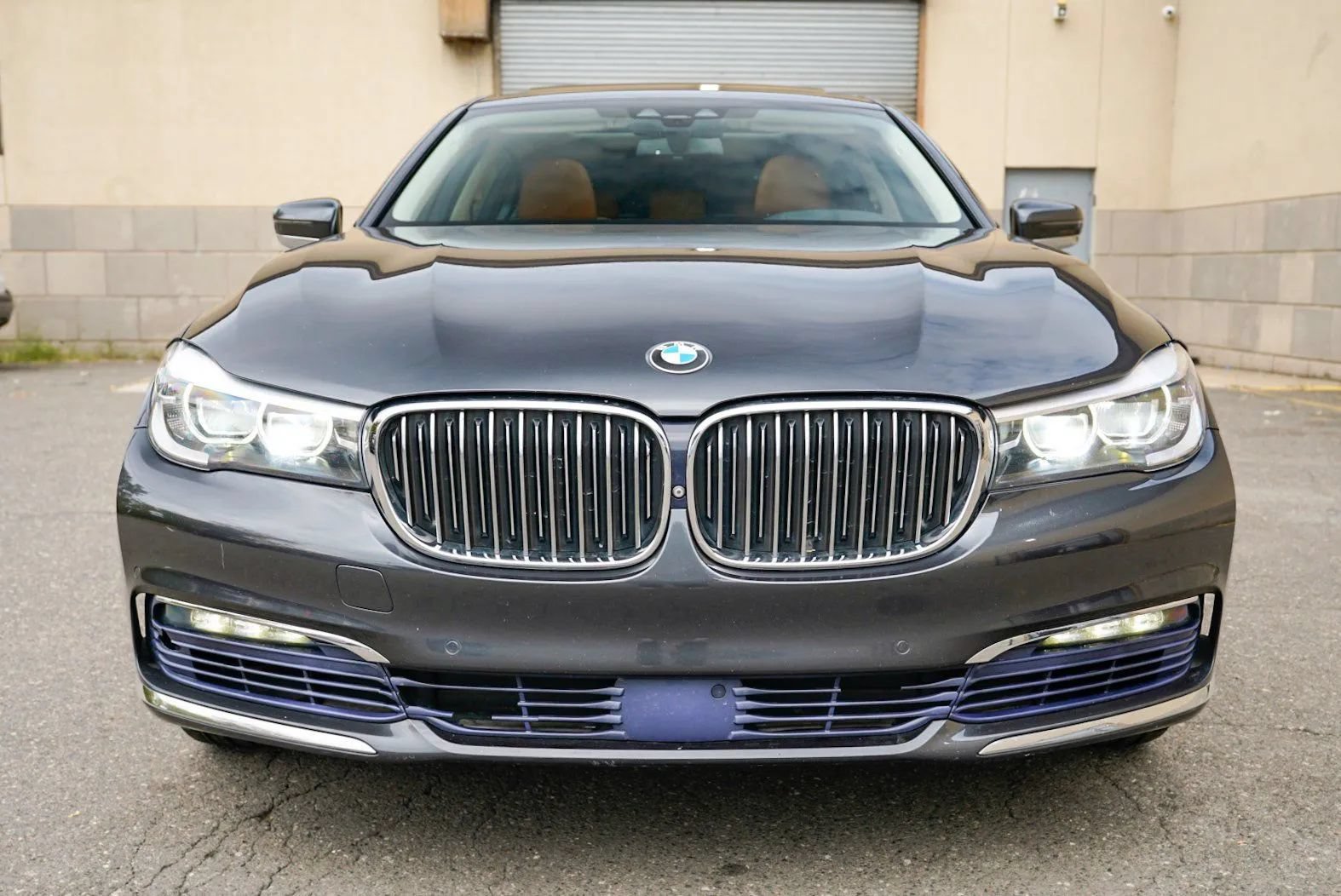 Used 2017 BMW 740i xDrive AWD/4WD image 2