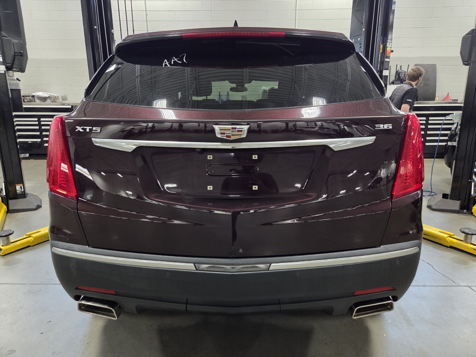 Used 2017 Cadillac XT5 Luxury w/ Driver Awareness Package FWD image 2