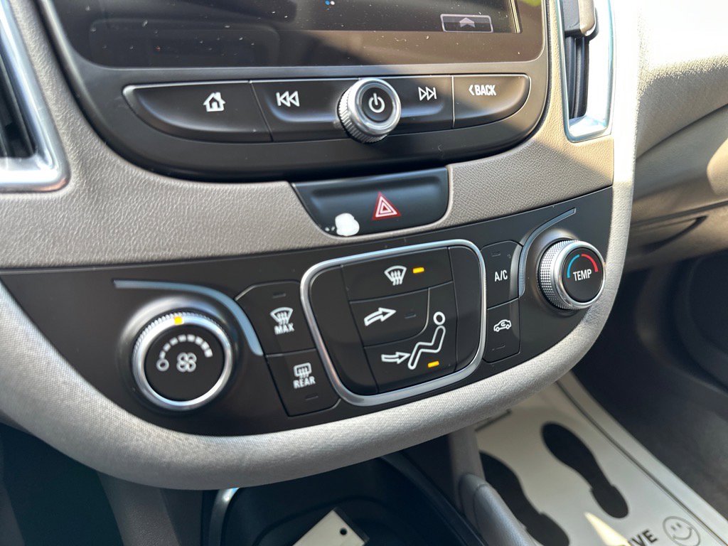 Used 2018 Chevrolet Malibu LT w/ Driver Confidence Package image 16