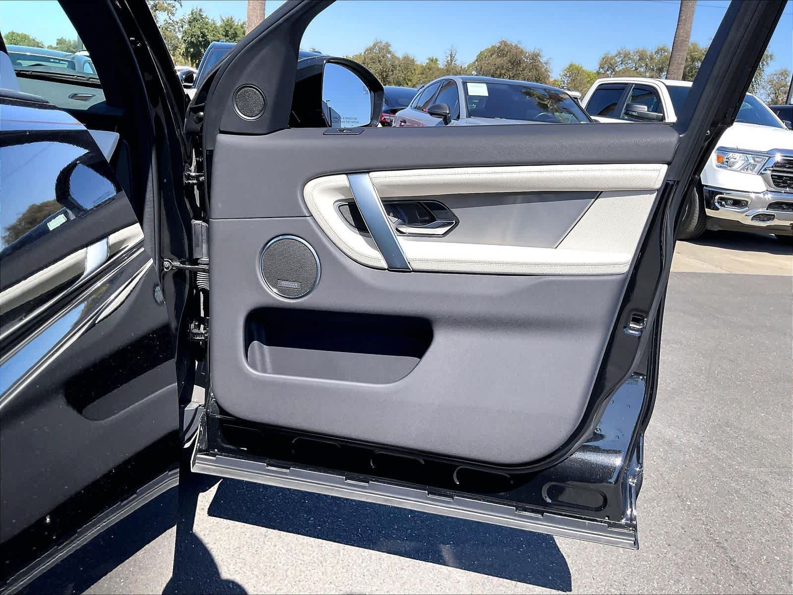New 2026 Land Rover Discovery Sport Landmark AWD/4WD image 30
