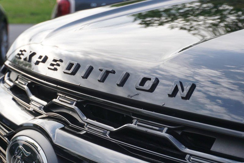 Used 2023 Ford Expedition Limited image 12