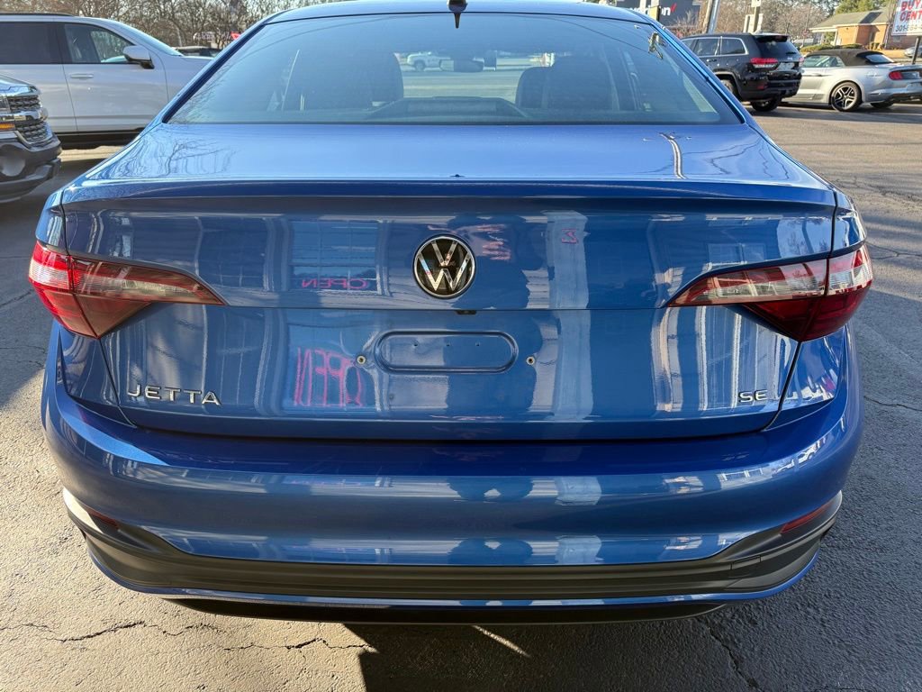 Used 2024 Volkswagen Jetta SE image 4