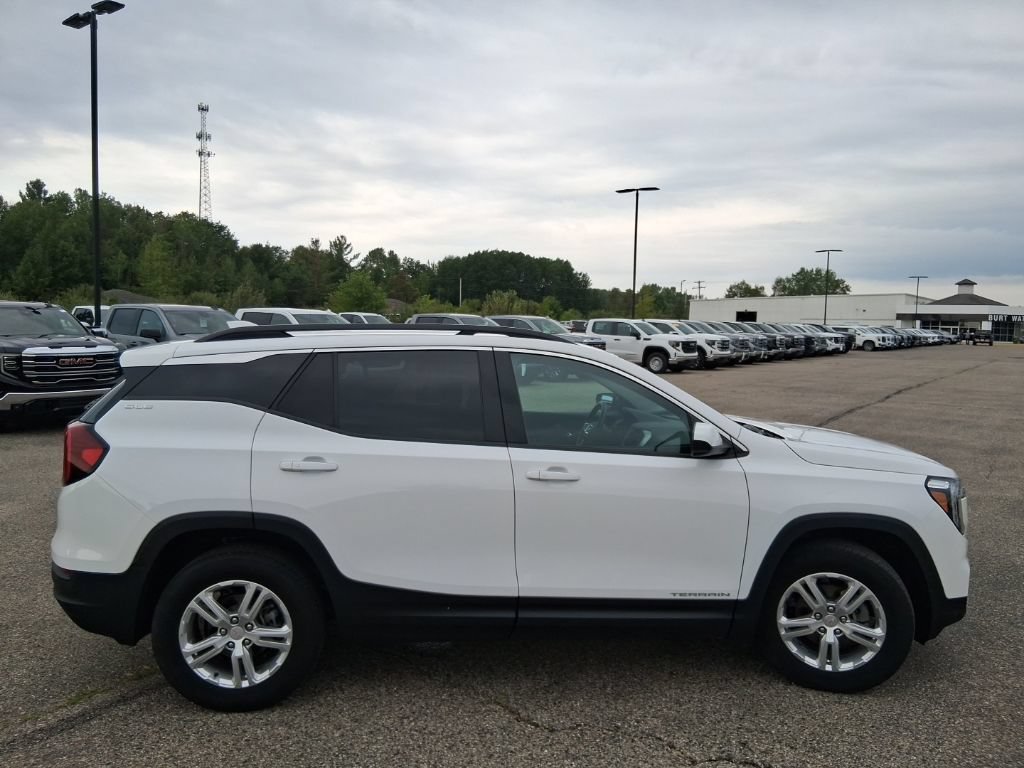 Used 2022 GMC Terrain SLE w/ Driver Convenience Package AWD/4WD image 8