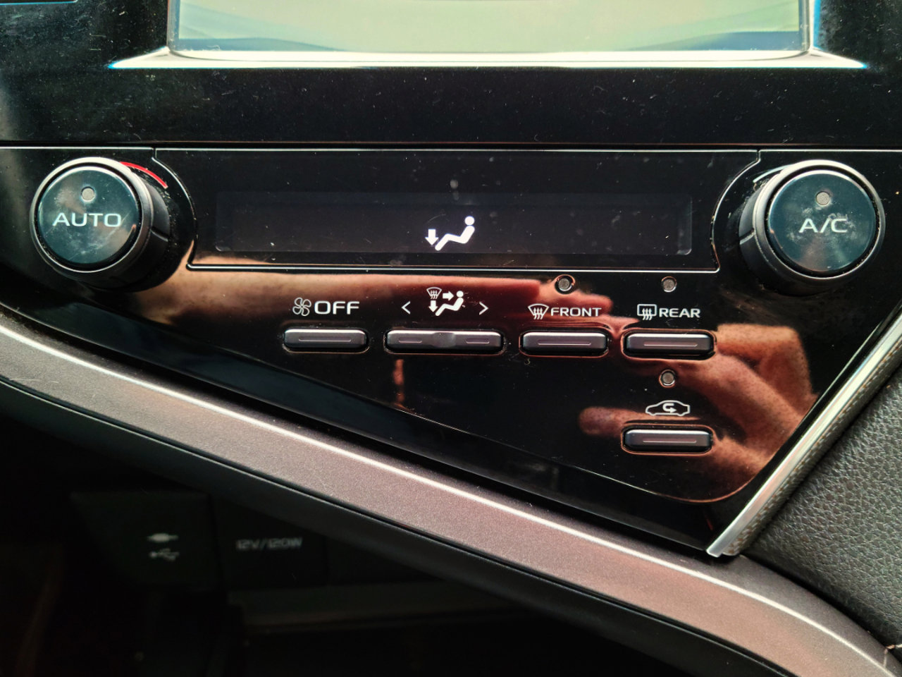 Used 2018 Toyota Camry SE image 13