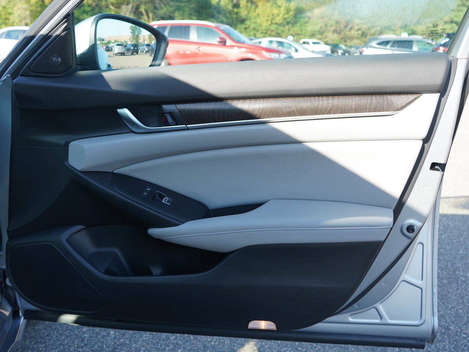 Used 2018 Honda Accord EX-L image 9