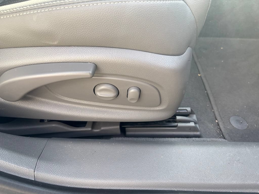 Used 2018 Chevrolet Impala LT FWD image 27