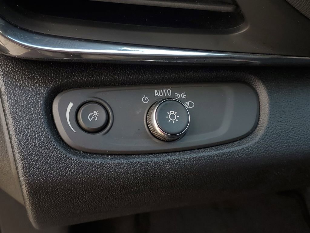 Used 2025 Buick Envista Preferred image 13