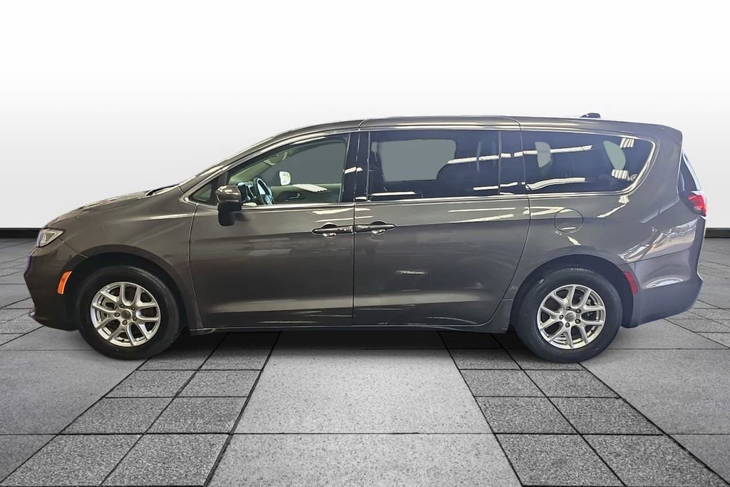 Used 2023 Chrysler Pacifica Touring-L FWD image 8