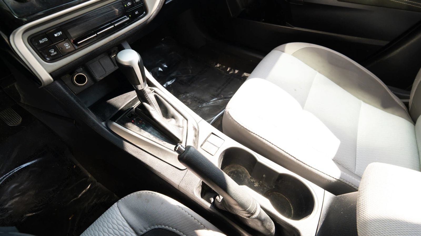 Used 2019 Toyota Corolla LE FWD image 35