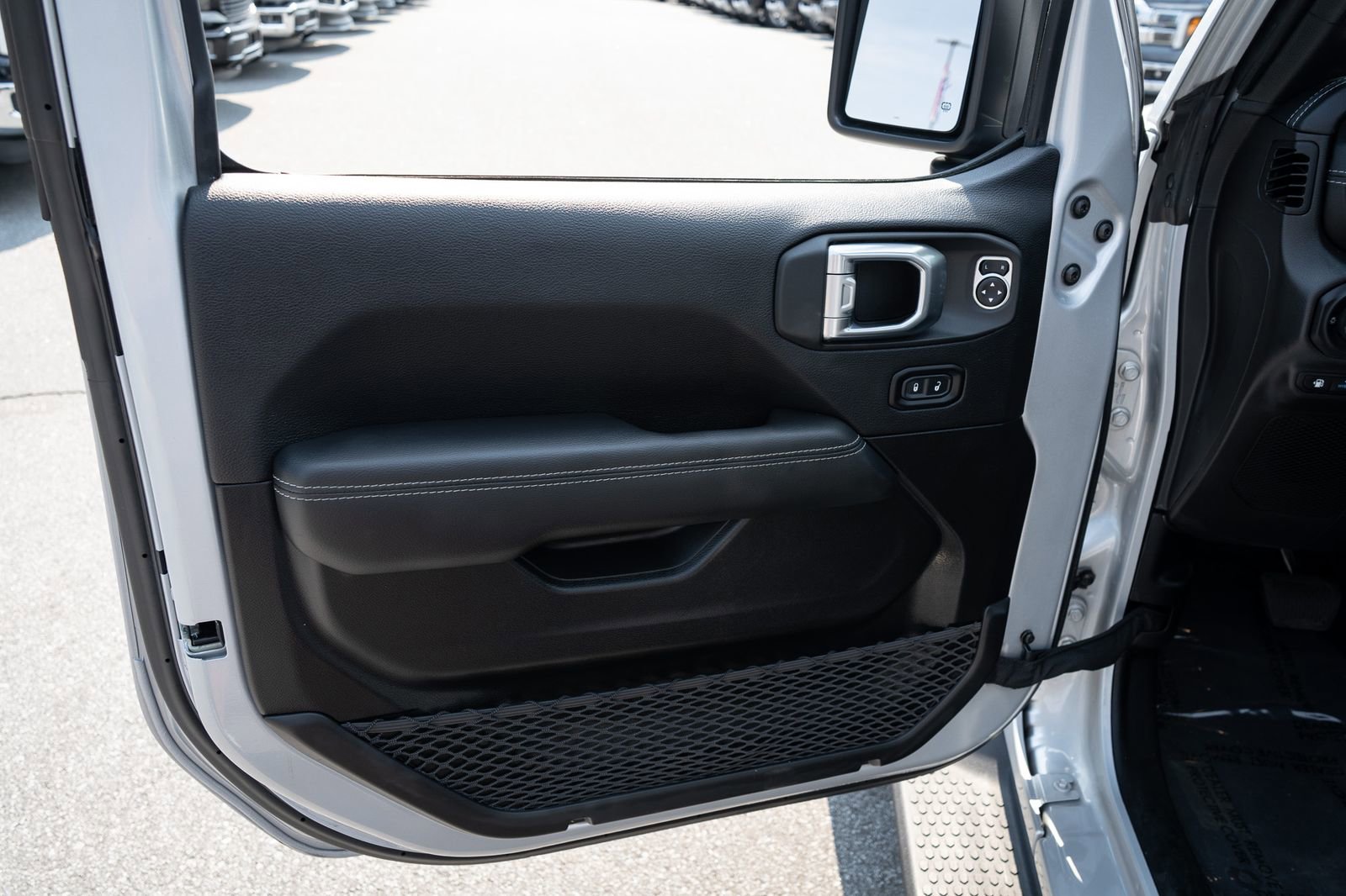Used 2023 Jeep Wrangler Unlimited Sahara w/ Cold Weather Group image 16