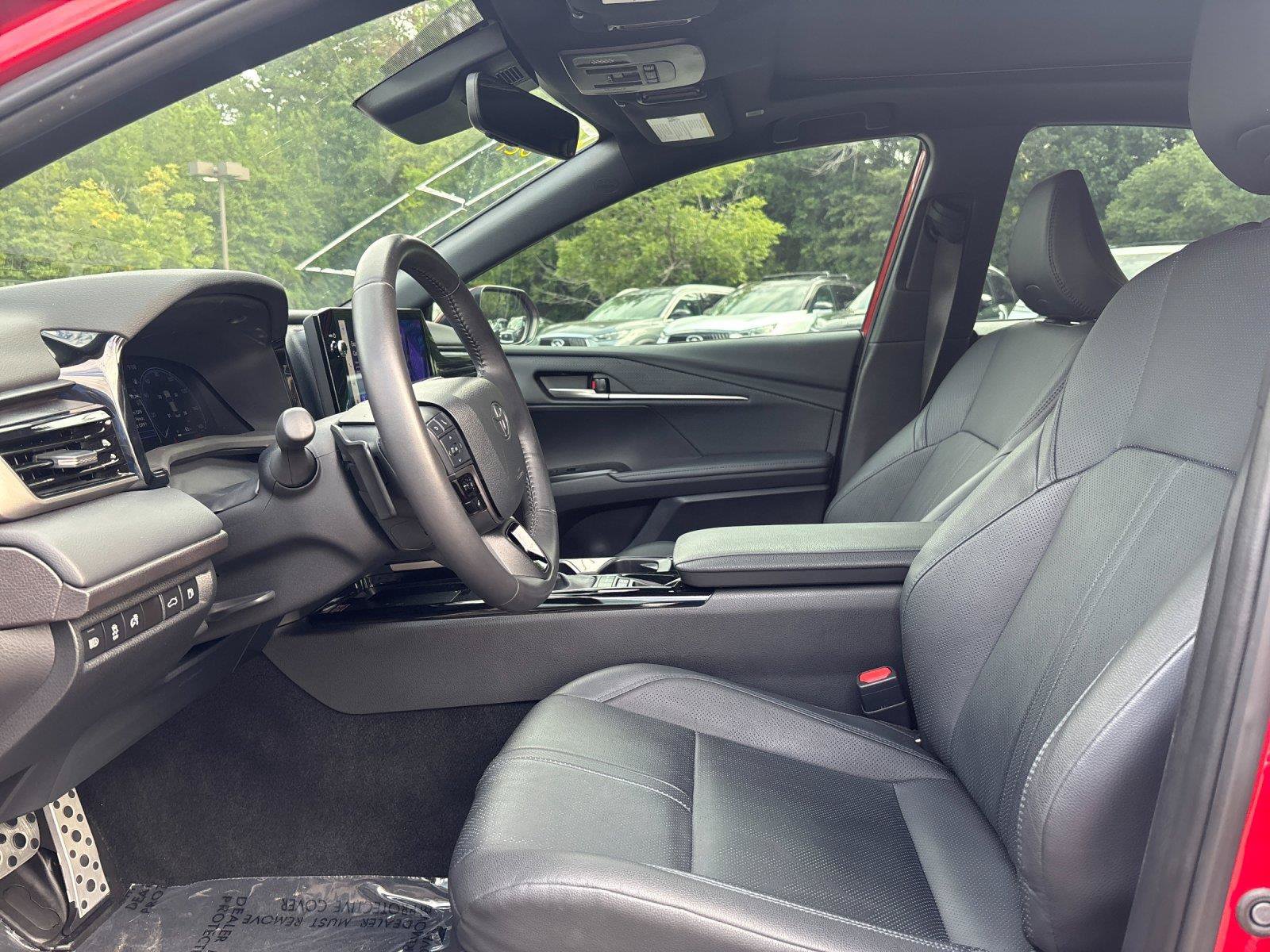 Used 2025 Toyota Camry XSE FWD image 15