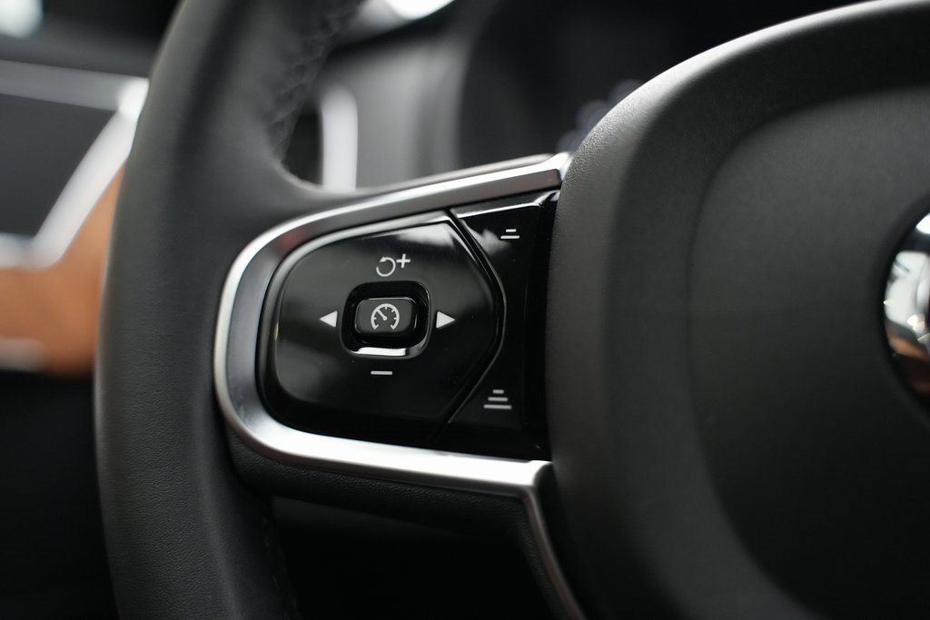 Used 2024 Volvo XC90 B6 Plus w/ Protection Package image 28