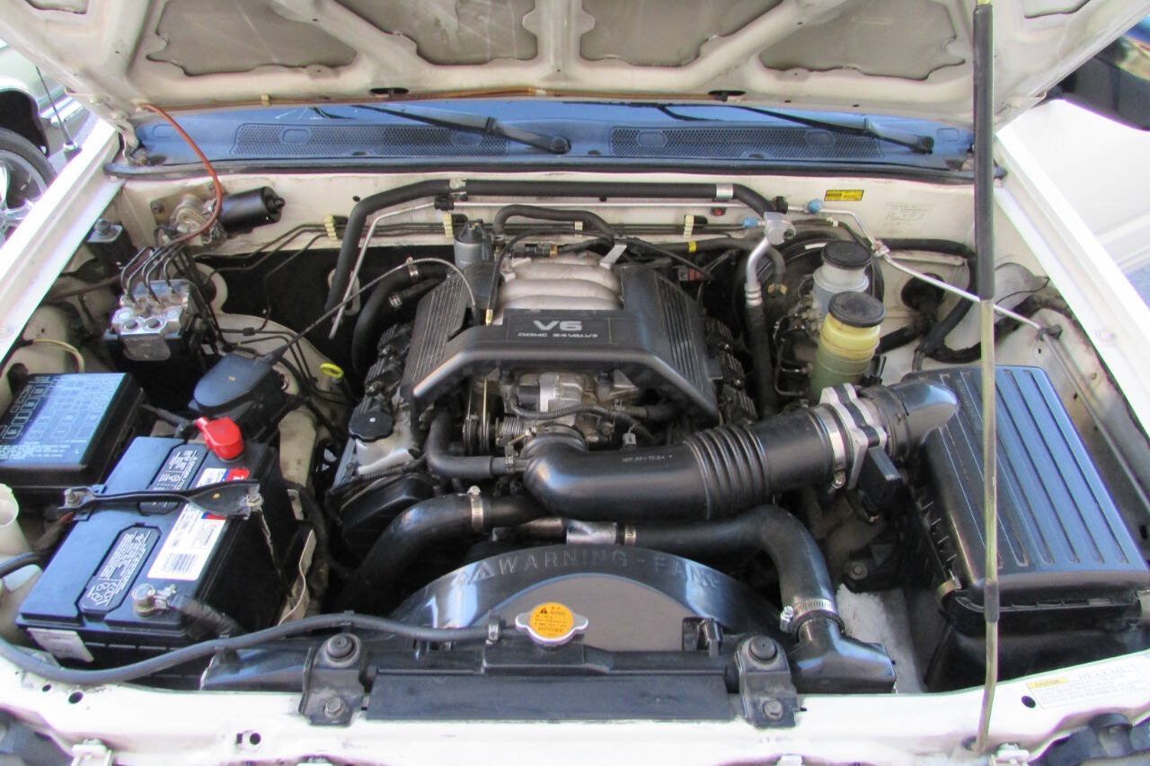 Used 1999 Isuzu Rodeo LS RWD image 16