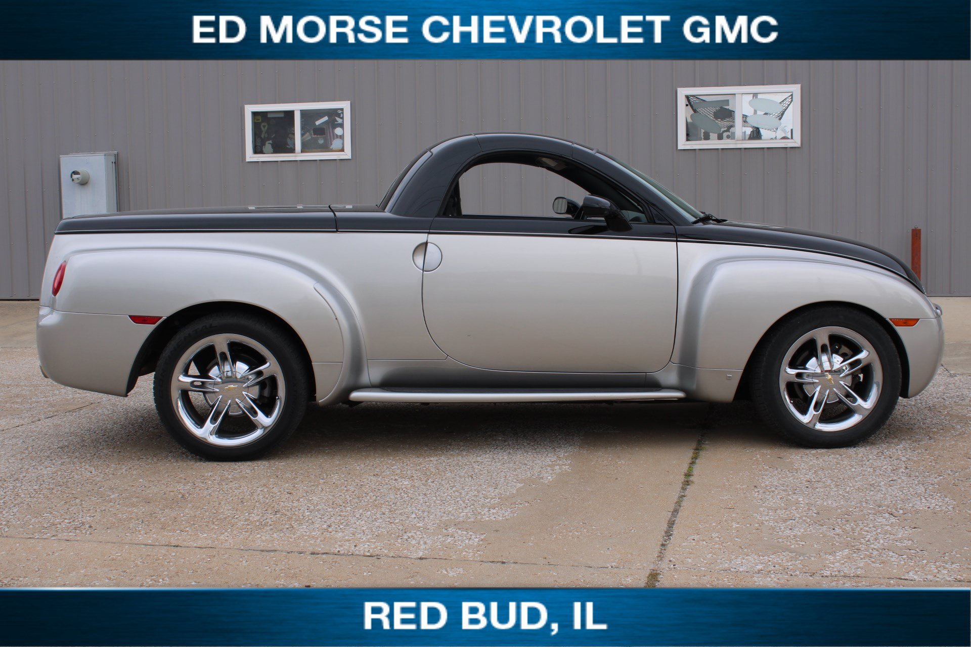 Used 2006 Chevrolet SSR w/ Preferred Equipment Group RWD image 2